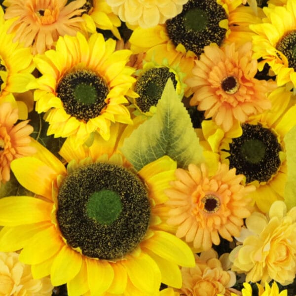 Sonnenblumen mit ringelblumen blumenwand detail
